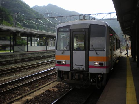 真夏の中国地方ローカル線2 (姫新線/旧津山扇形機関車庫)_b0005281_17532934.jpg