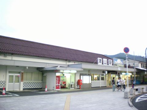 真夏の中国地方ローカル線2 (姫新線/旧津山扇形機関車庫)_b0005281_17563799.jpg