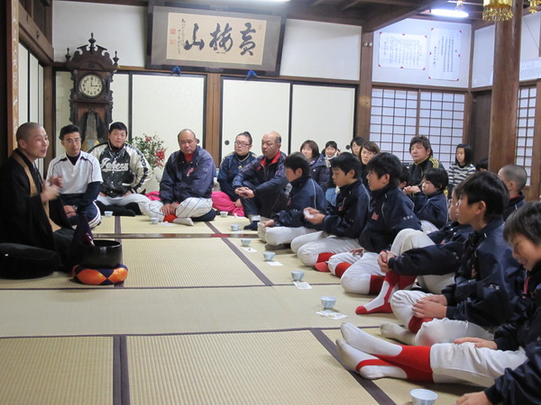 少年座禅会_e0239118_16565599.jpg