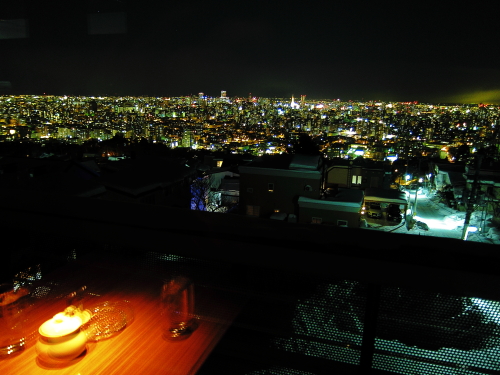 「宮越屋珈琲 HIGH GROWN CAFE」から眺める札幌の夜景_b0103470_18582369.jpg