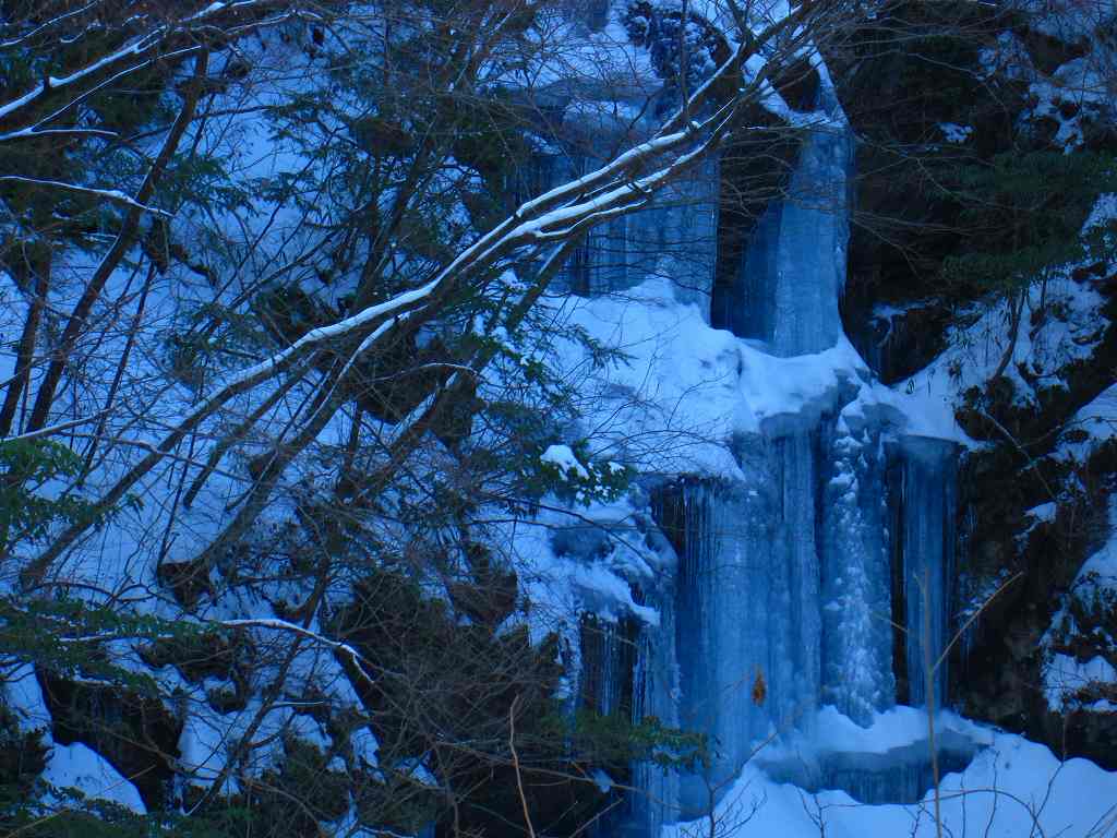 完全凍結の　高瀑の滝 　（たかたるのたき）_b0124306_9202387.jpg