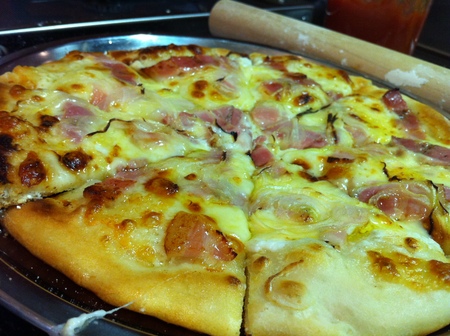 サワークリームでベーコンと玉葱のピザは美味しいよ わっぜ美味しい鹿児島としかぷーレシピ