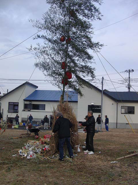 一昨日、昨日は各地でどんどん焼きが行われました_f0141310_845733.jpg