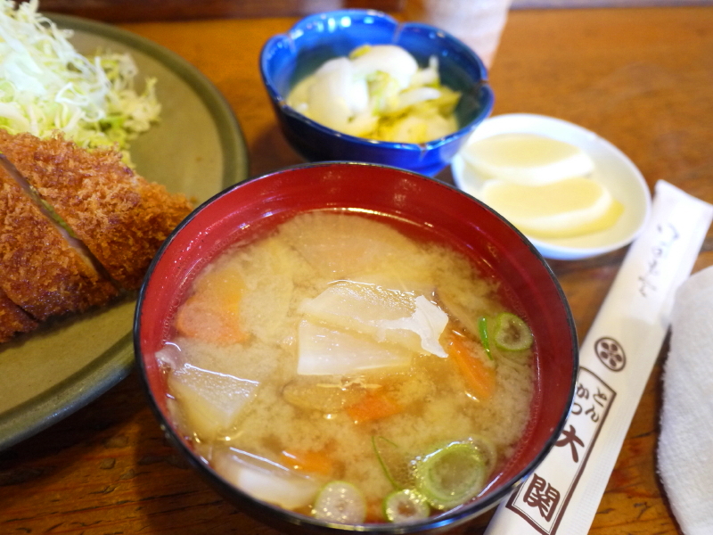 ロースカツ定食　【辻堂　とんかつ大関】_b0153224_23163449.jpg