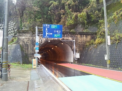 ロケ地へ行こう!雷雨で立ち往生 ~愛本駅~_a0243562_1713354.jpg
