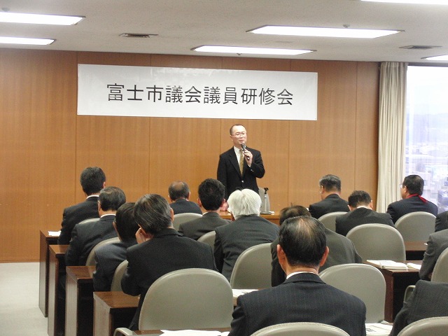 議会・議員の仕事と議員定数は? 「議員定数のあり方」を考える研修会 _f0141310_8123824.jpg