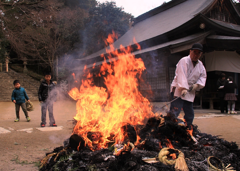 山口　　多賀神社のとんど_d0163550_1947765.jpg