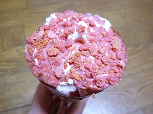 ジャイアントコーンスペシャル 苺チョコ&クッキー@グリコ_c0152767_8311875.jpg