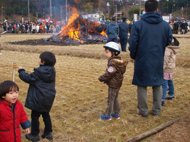 早野の　どんど焼き　その三　_a0085679_2094243.jpg