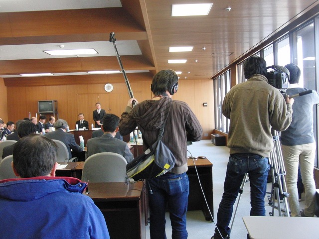 岳南鉄道存続問題は、今後の議論は議会の場へ_f0141310_8252834.jpg