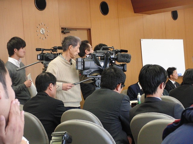 岳南鉄道存続問題は、今後の議論は議会の場へ_f0141310_8254090.jpg