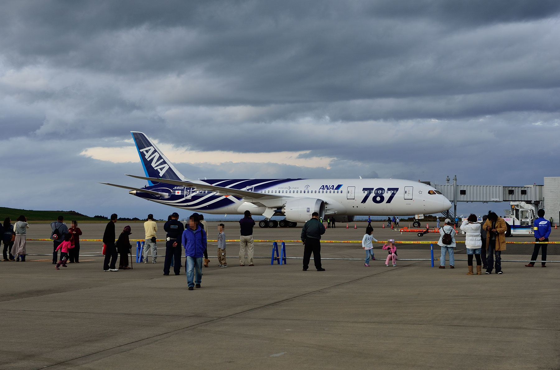 ANA B787 復興応援フライト福島編(その7・エプロン一般公開① ANA B787 復興応援フライト福島編(その7・エプロン一般公開①