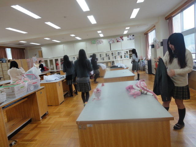 女子高生の皆さんとお花を 好きな物に囲まれて お花とお茶と楽しい時間 女子高生の皆さんとお花を 好きな物に囲まれて お花とお茶と楽しい時間