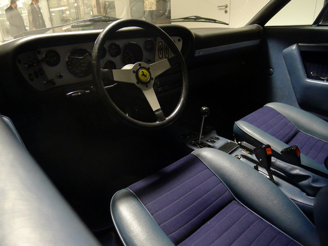 gt4 がやってくる_a0129711_1747216.jpg