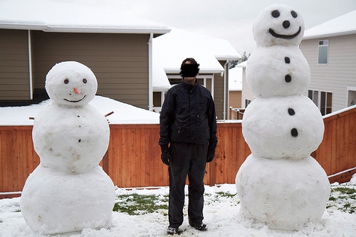 雪だるま3体目 明日も学校休み だいじょーぶ アメリカ生活 雪だるま3体目 明日も学校休み だいじょーぶ アメリカ生活