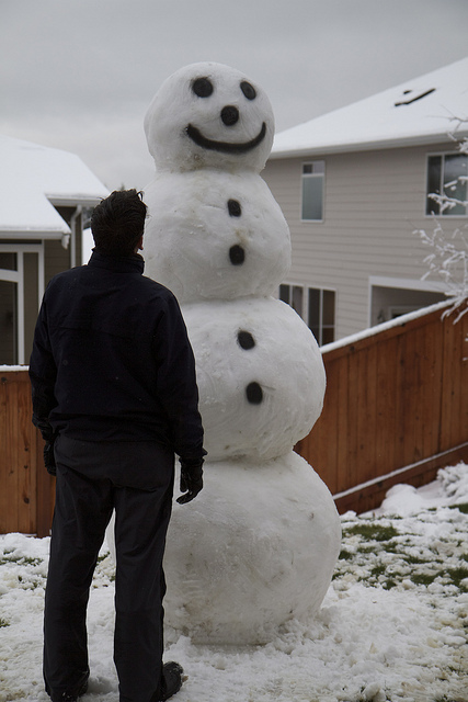 雪だるま3体目 明日も学校休み だいじょーぶ アメリカ生活 雪だるま3体目 明日も学校休み だいじょーぶ アメリカ生活
