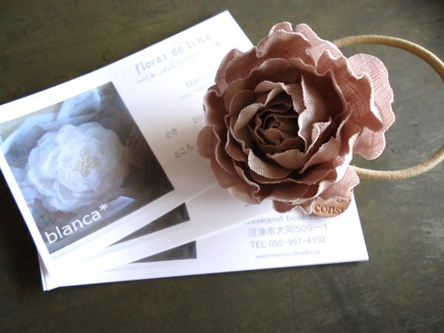 「flores de lino ~リネンの花のコサージュ展~」。_e0060555_274421.jpg