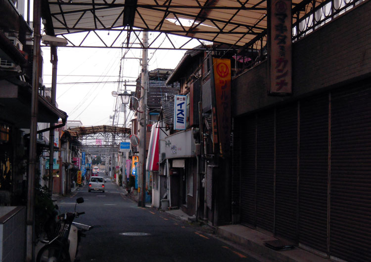 シャッター商店街_f0130879_2201988.jpg