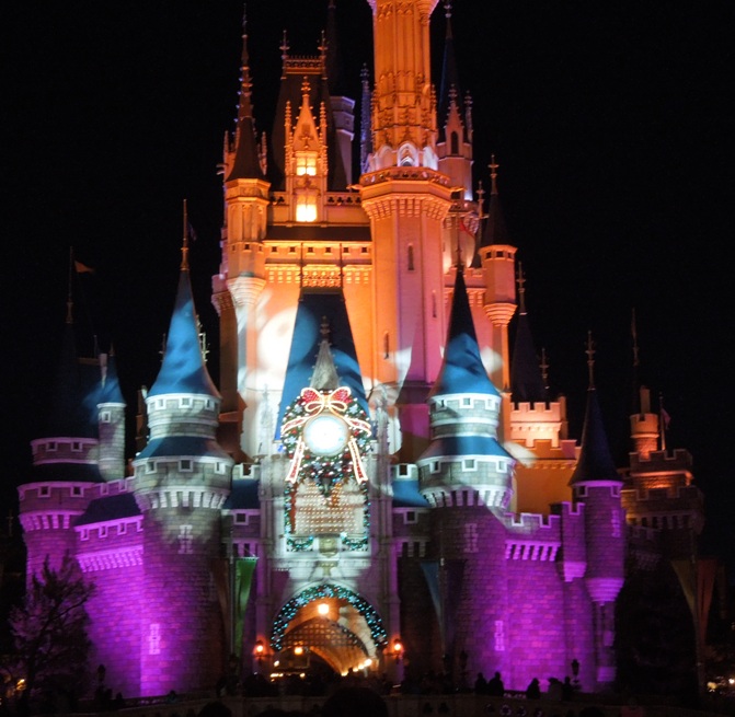 シンデレラ城のクリスマスライトアップ なっちゃんのダイニング シンデレラ城のクリスマスライトアップ なっちゃんのダイニング