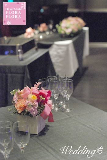 1.5次会 パステルカラーの花達とピンクのリボンの会場装花 クルーズクルーズ新宿様_a0115684_04040.jpg
