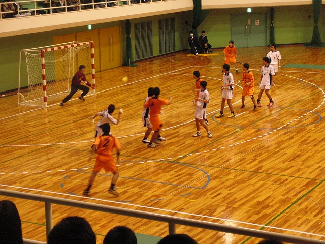 県高校新人ハンドボール大会で富士高男子が16年ぶりに優勝!_f0141310_7244452.jpg