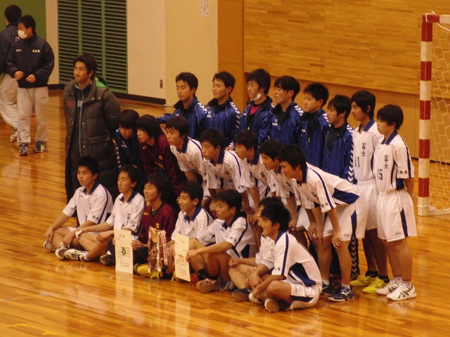 県高校新人ハンドボール大会で富士高男子が16年ぶりに優勝!_f0141310_7262788.jpg
