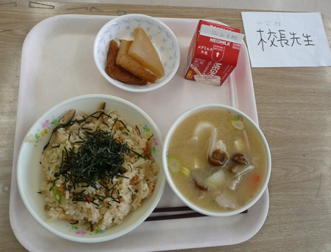 鬼首小学校の給食_a0138198_170484.jpg