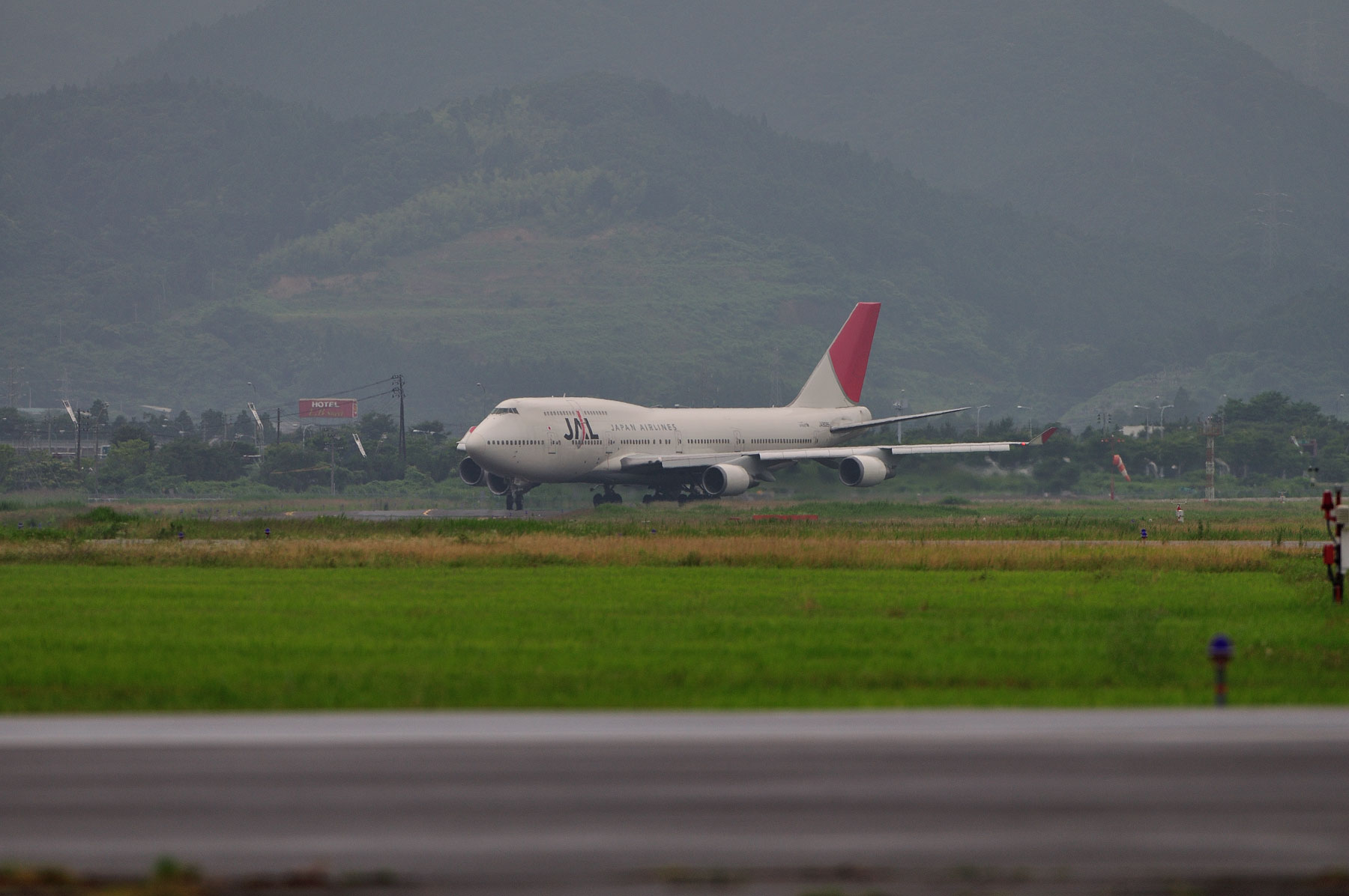BOEING 747-400 / JA8085 - JALジャンボ in 仙台 (到着) - : SKY BOEING 747-400 / JA8085 - JALジャンボ in 仙台 (到着) - : SKY