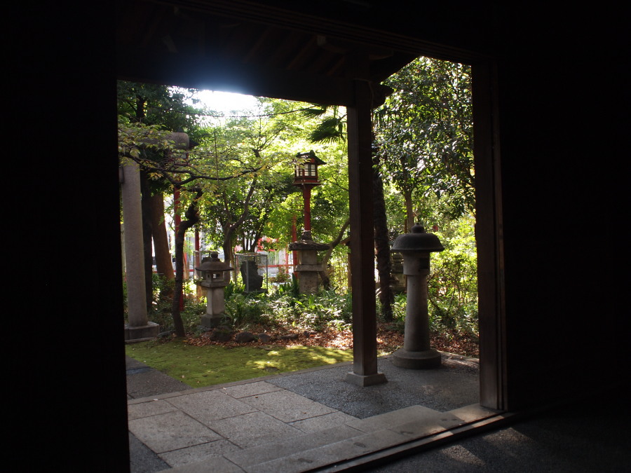 四本木稲荷神社 (北区滝野川3丁目)_e0163471_208428.jpg