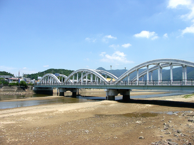 三架橋_f0116479_18281976.jpg