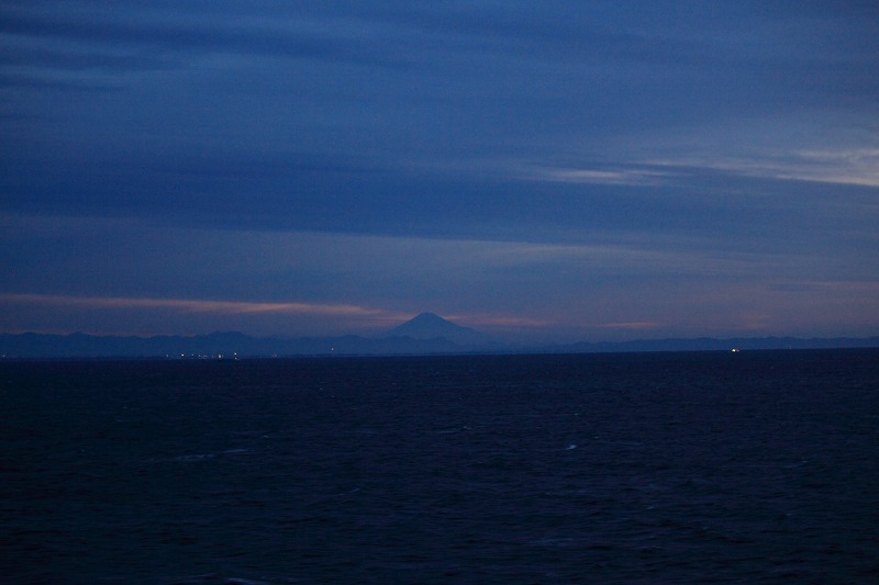 日の出を待っていると　富士山が_a0160581_18103590.jpg