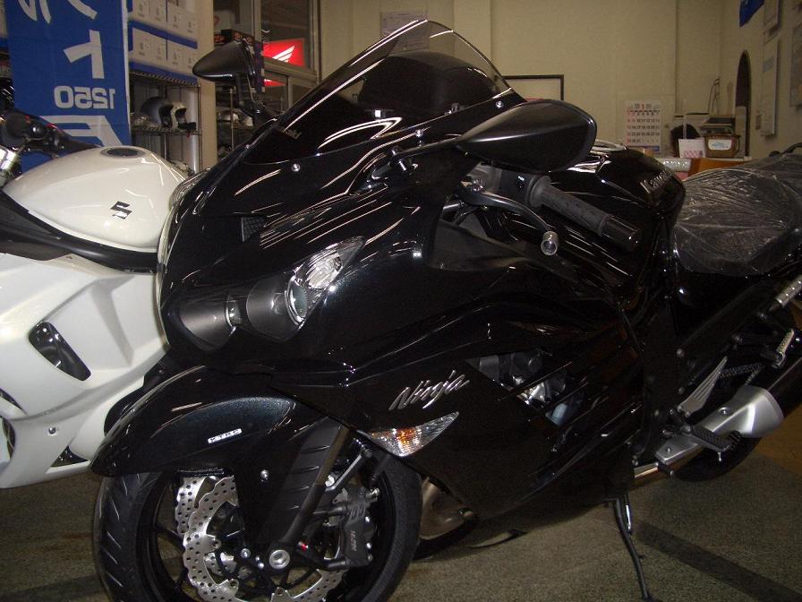 ZX-14R 入荷しました。_a0169121_18275636.jpg