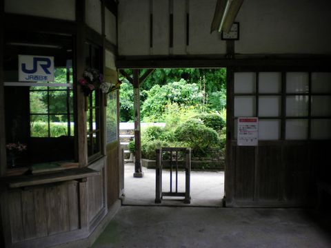 真夏の中国地方ローカル線4 (因美線・知和駅)_b0005281_22293766.jpg