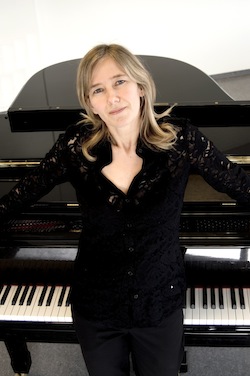 魅了されました アイスランドの女優ピアニストによる叙情的なピアノ トリオ作品 Icelandia アイスランドブログ