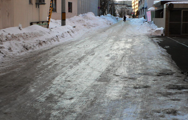 道路はスケートリンク！！_a0046429_18382849.jpg