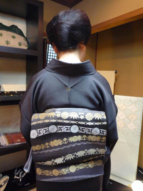 素敵な源氏香の着物に三眠蚕の帯のお客様。_f0181251_12382283.jpg
