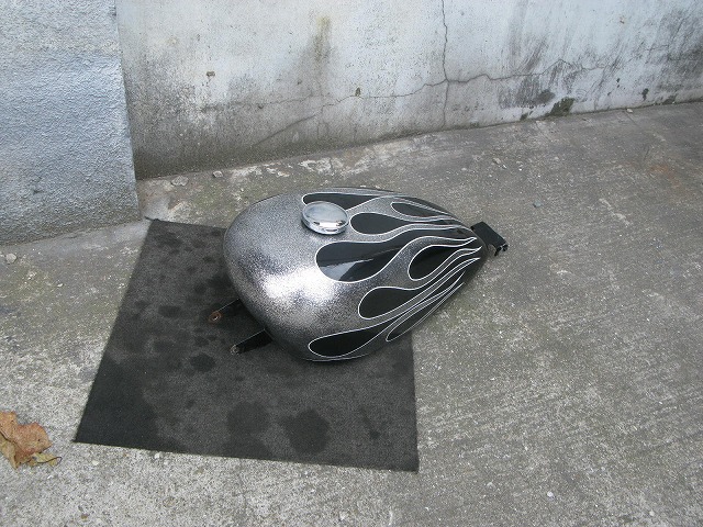 05FXDL GasTank変更の巻!!_a0110720_19252538.jpg