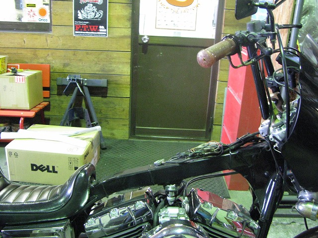 05FXDL GasTank変更の巻!!_a0110720_19261758.jpg