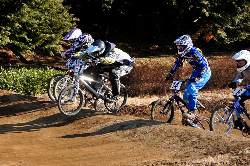 2012JOSF緑山オープニングレース（１月定期戦）VOL５：BMXマスターズ決勝 動画あり_b0065730_231738100.jpg