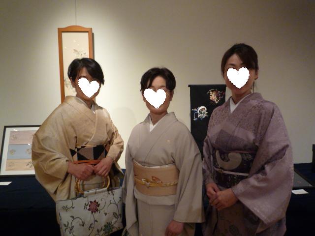 日本刺繍の発表会・鱗模様の染め帯に龍の足袋。_f0181251_15495560.jpg