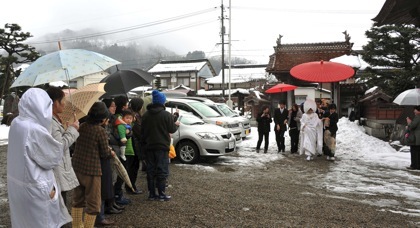 市内から30分程の山間の静かな集落での結婚式の撮影...._b0194185_22355280.jpg
