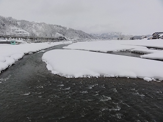 魚野川の雪_a0084753_16405640.jpg