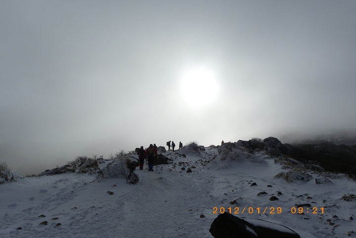 白銀の扇ヶ鼻へ朝駆け登山_f0016066_10454751.jpg