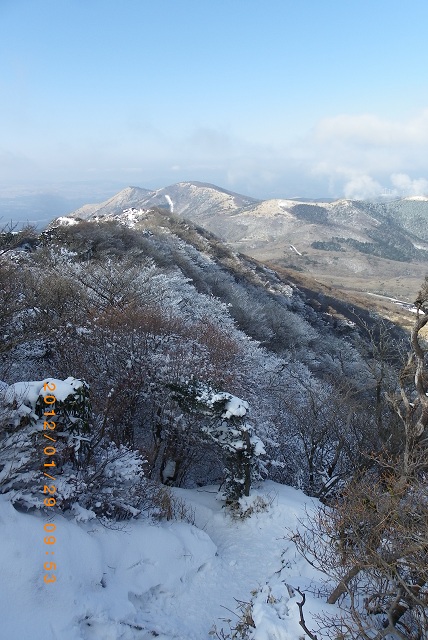 白銀の扇ヶ鼻へ朝駆け登山_f0016066_10544692.jpg