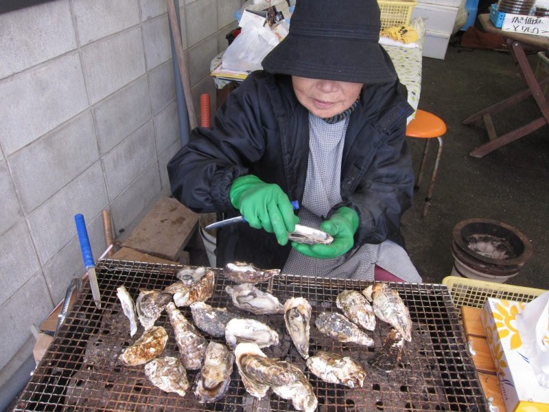 2日目は\"いらっしゃいませー\"の声がこだまする室津の焼き牡蠣！！ー日生・坂越・室津1泊2日牡蠣三昧ポタ④_e0138081_18581547.jpg