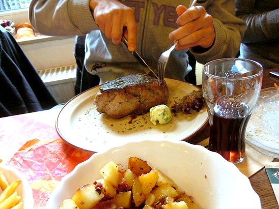 お肉を食す。_f0100505_03538.jpg