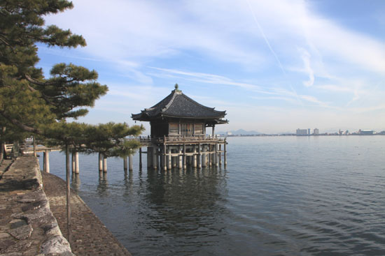 堅田の浮御堂_e0048413_2018472.jpg