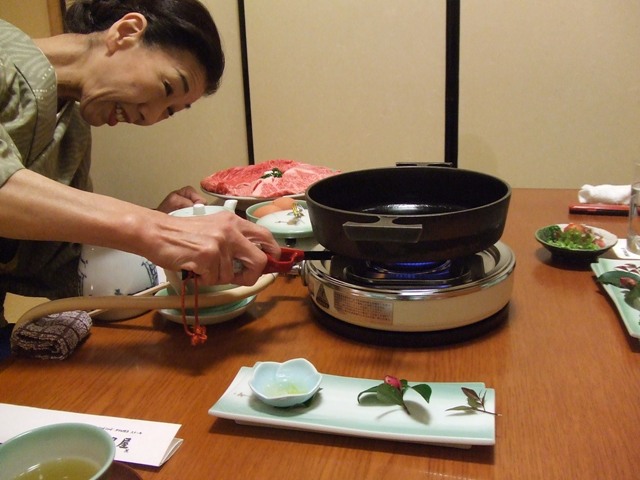 I had Sukiyaki at a distinguished Sukiyaki restaurant!_e0046748_22164124.jpg