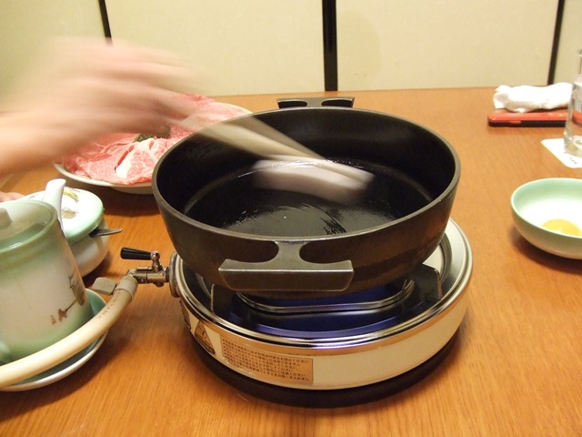 I had Sukiyaki at a distinguished Sukiyaki restaurant!_e0046748_2217470.jpg