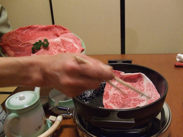 I had Sukiyaki at a distinguished Sukiyaki restaurant!_e0046748_22183730.jpg